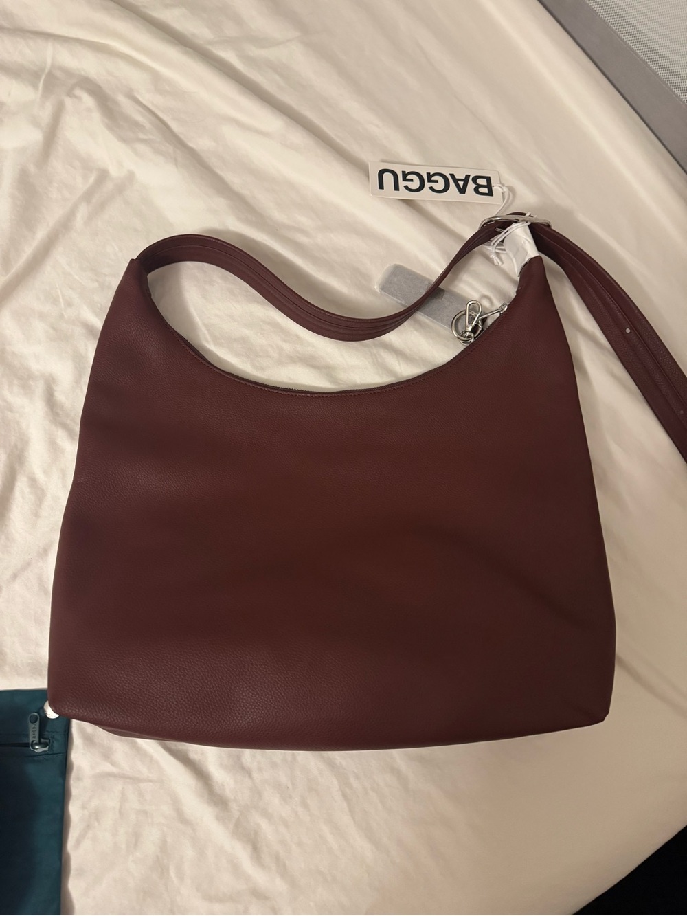 BAGGU Pebbled Hobo Shoulder Bag in mahogany - Picture 2 of 3